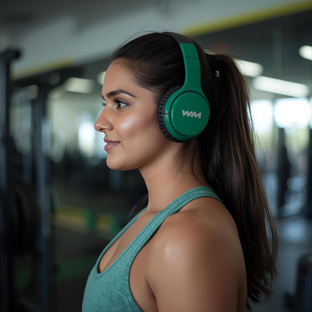 woman-wearing-wavemaster-headphones-in-gym